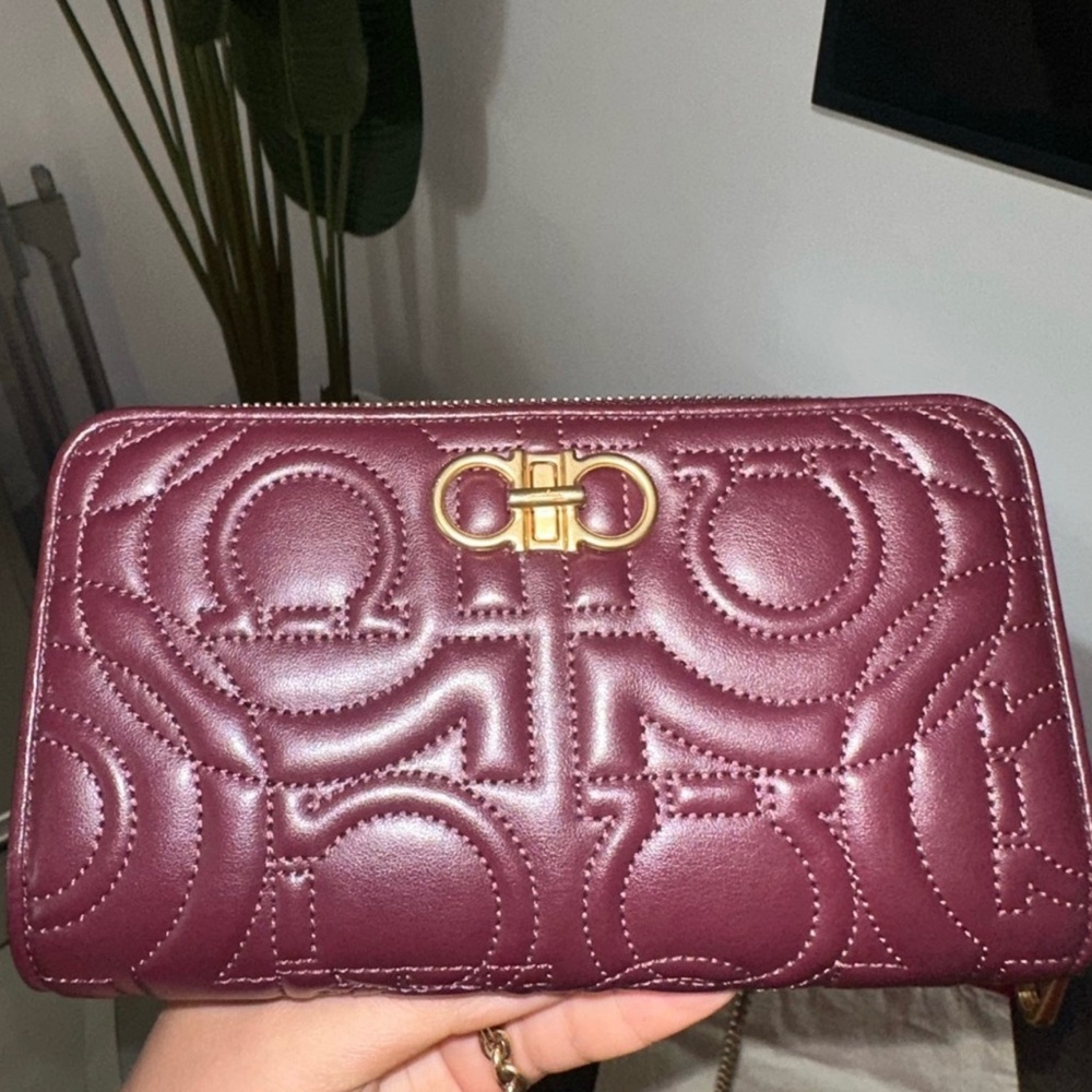 NEW Salvatore Ferragamo Maroon Gancini Quilted Wallet On Chain New With Dust Bag - Picture 3 of 4